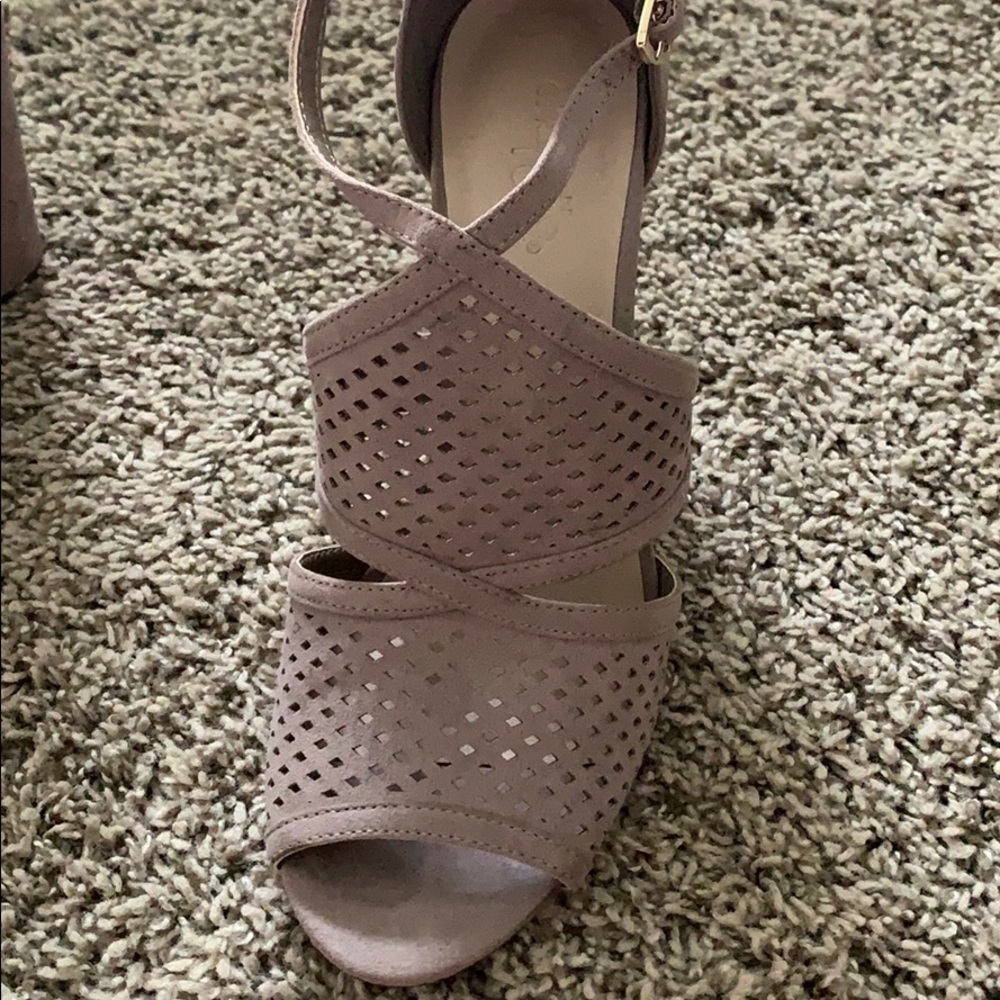 Shoes - Picture 2 of 4